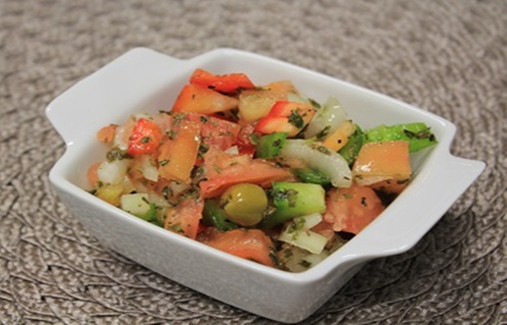 Ir para  <ul>
	<li>3 tomates grandes;</li>
	<li>1 colher de a&ccedil;&uacute;car;</li>
	<li>Uma pitada sal;</li>
	<li>1/2 cebola branca;</li>
	<li>Tempero verde a...